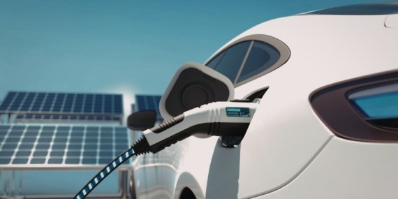 Şarj İstasyonu Derdine Güneşli Çözüm: Nissan Ariya Kendi Kendini Şarj Ediyor