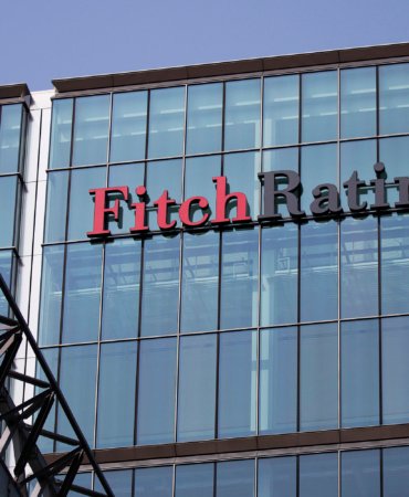 City Workers In The Canary Wharf Business, Financial And Shopping District