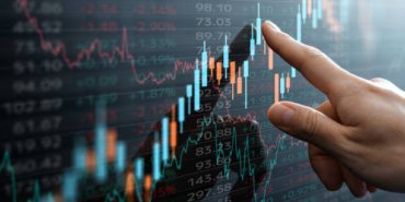 Analyst pointing the chart.